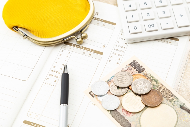 家計簿とお金の画像