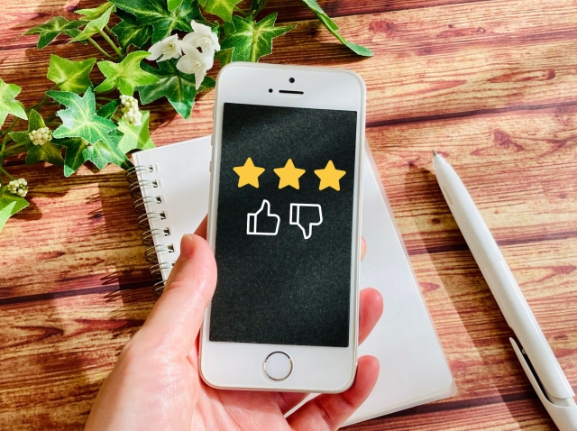 スマートフォンと星3つ